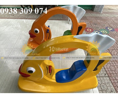 Bập bênh nhựa cá vàng mầm non, bập bênh cá vàng cho trẻ