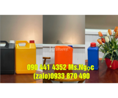 Bình nhựa 2 lít vuông trong, can 1 lít vàng, can nhựa 0.5 lít màu đen